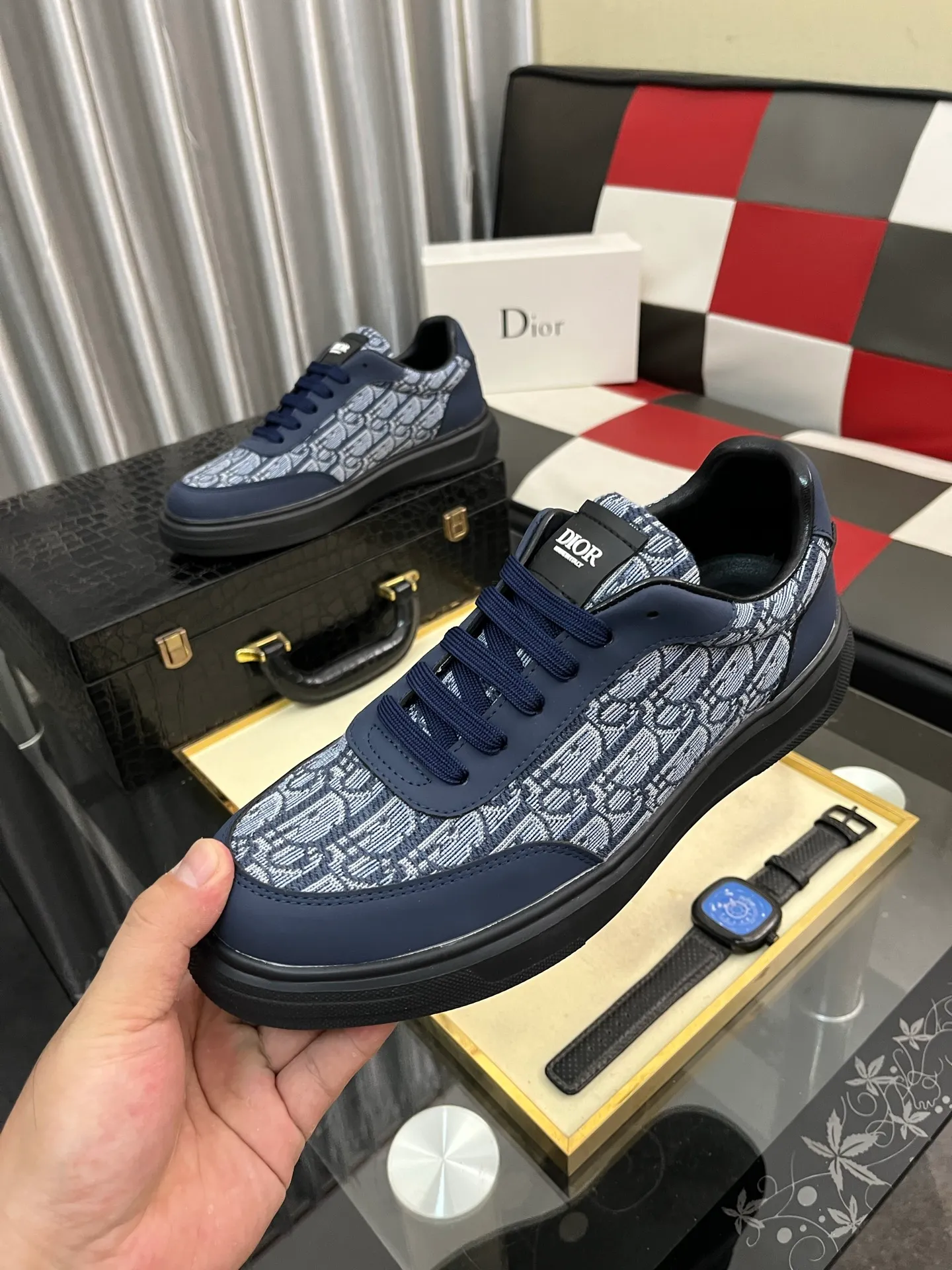 Men's shoes 💰400⌚️⌚️【Dior*DIAO】original quality.~ Unique modern style sneakers. 🏃A must-have casual shoe for trendy men😍😍 Original brand imported from Italy, imported original leather, sheep lining (refuses to discolor and grind feet) Sole: Original sole provided by the original factory, French lazy style design ⚠️Fit to the feet Original quality code number: 38-443️⃣Colors available